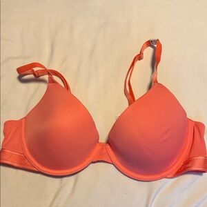 PINK Victoria’s Secret Lightly Lined Underwire Bra NEW has size tag on Strap